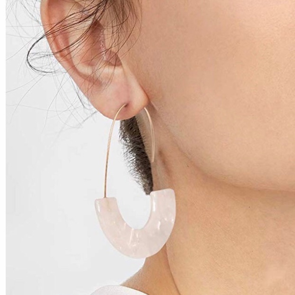 Resin hoop dangle white shell fashion earrings